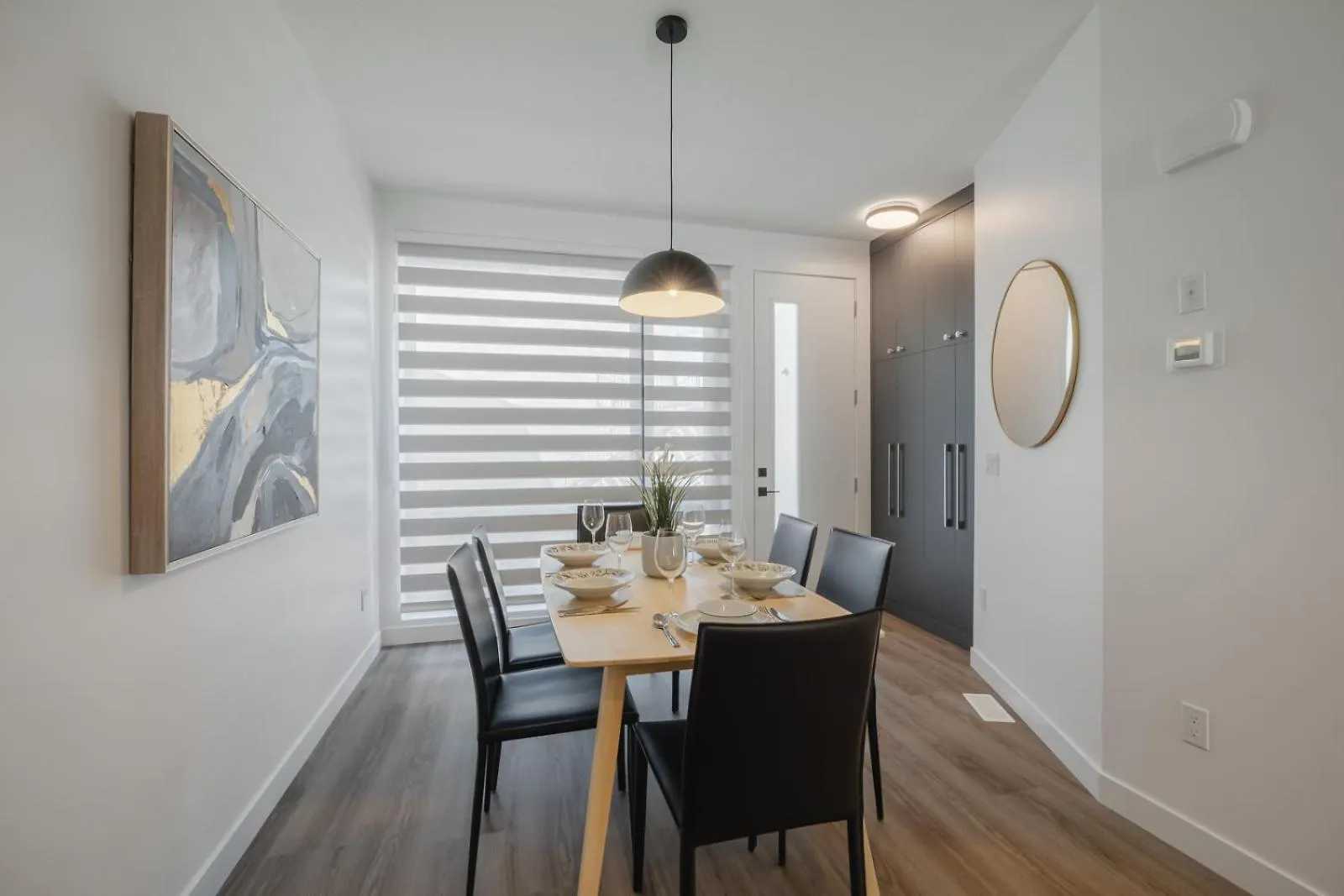 Villa Fenced Yard, Free Parking, 2 King Beds With Ac YYC Canadá