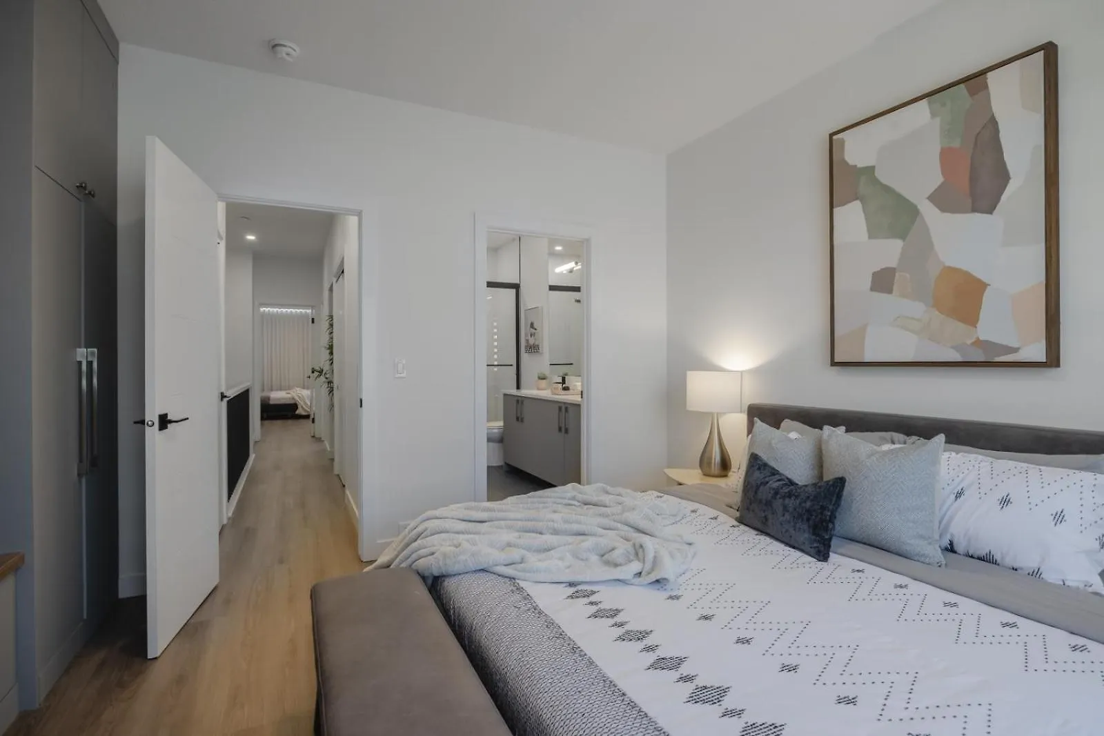 Villa Fenced Yard, Free Parking, 2 King Beds With Ac YYC Сasa de vacaciones