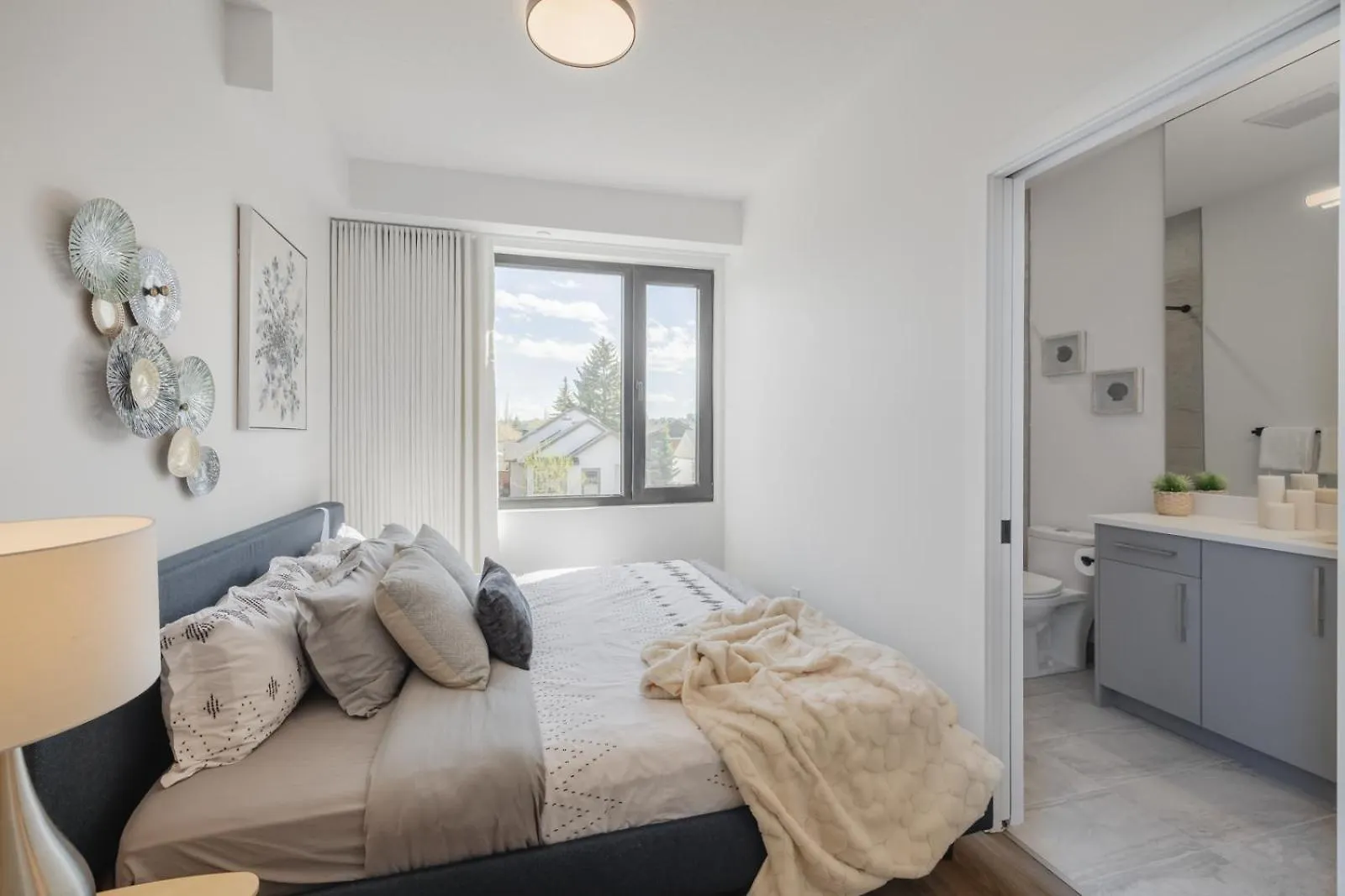 Villa Fenced Yard, Free Parking, 2 King Beds With Ac YYC Сasa de vacaciones